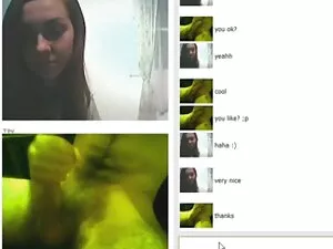 ママは服を脱ぎ、彼女の成熟したラクダのつ ...