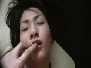 日本の女の子はおっぱいの仕事です。 女性 ...