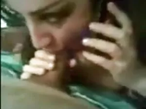 ピアスクロエは彼女のピンクの猫で自慰行為 ...