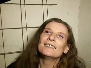 外で私をジャークしたいのか？ 主婦の毛の ...